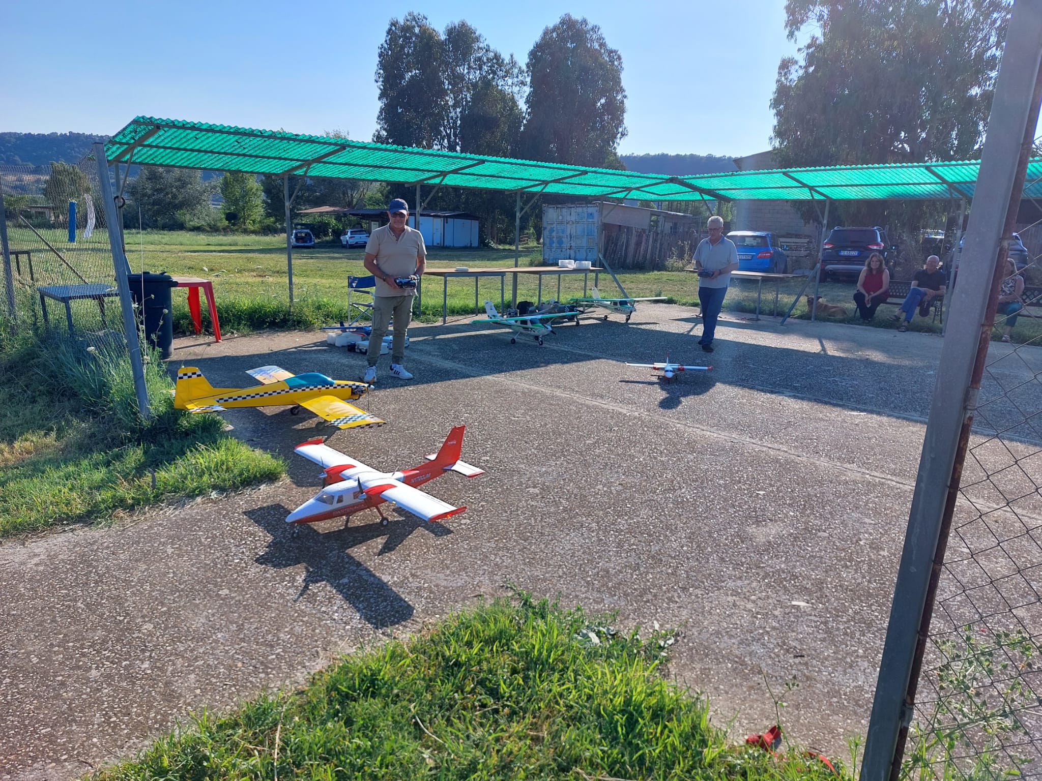 Massimo Nardini e Gianni Ninni che si preparano al volo in coppia
