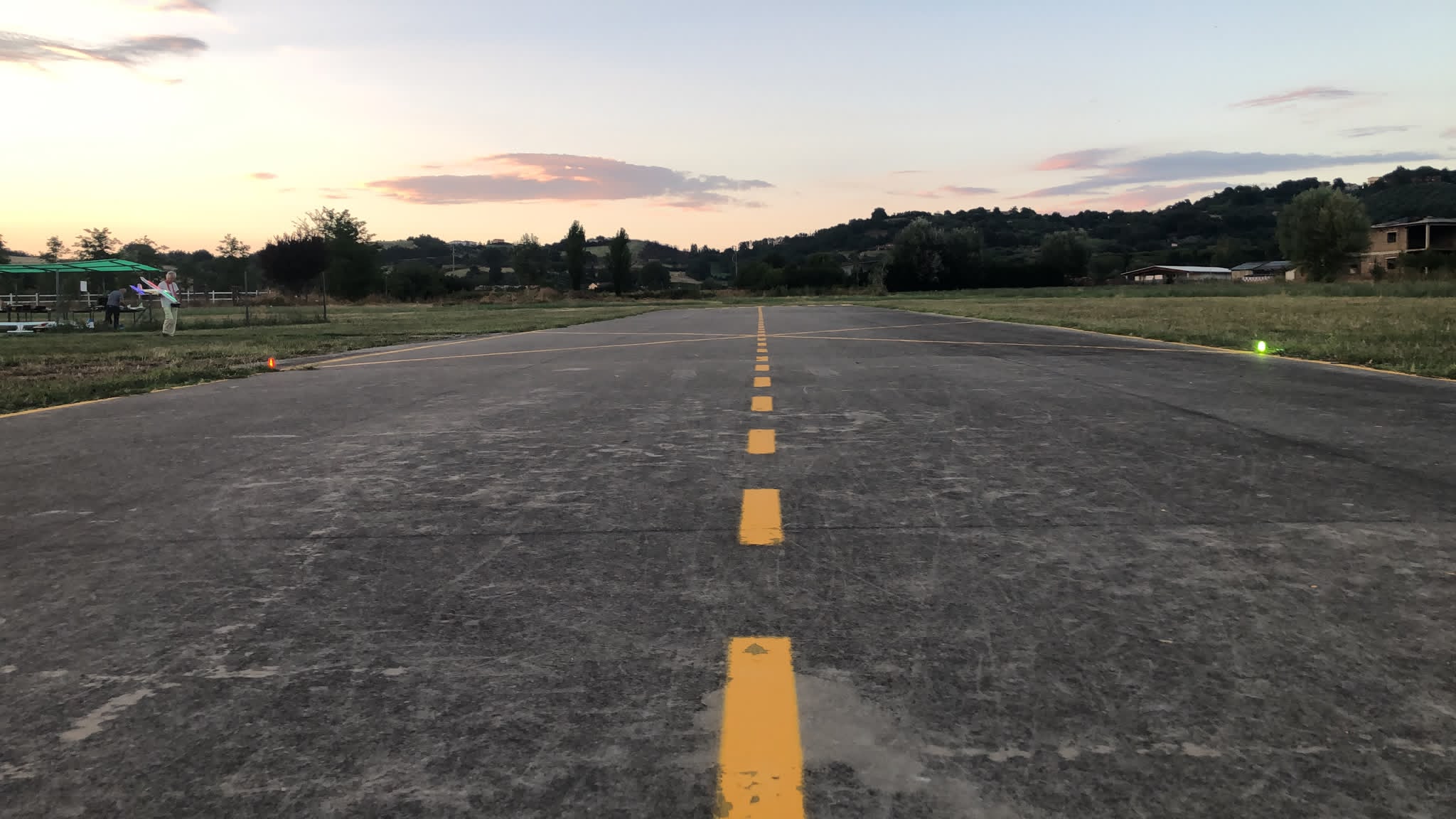 La pista al tramonto
