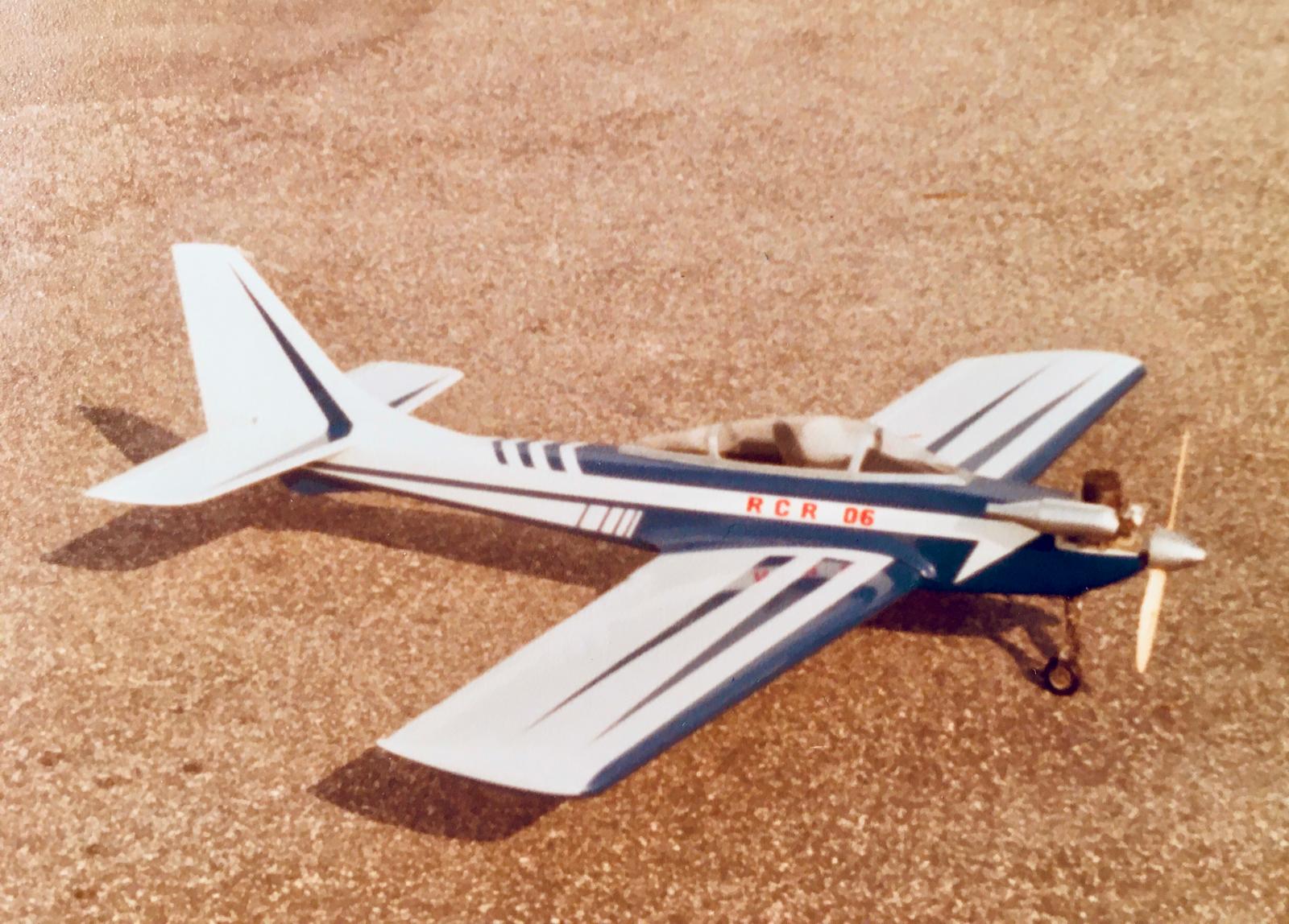 Il Laser costruito negli anni 80 dal figlio Massimo in volo sulla pista RCR di Pratica di mare